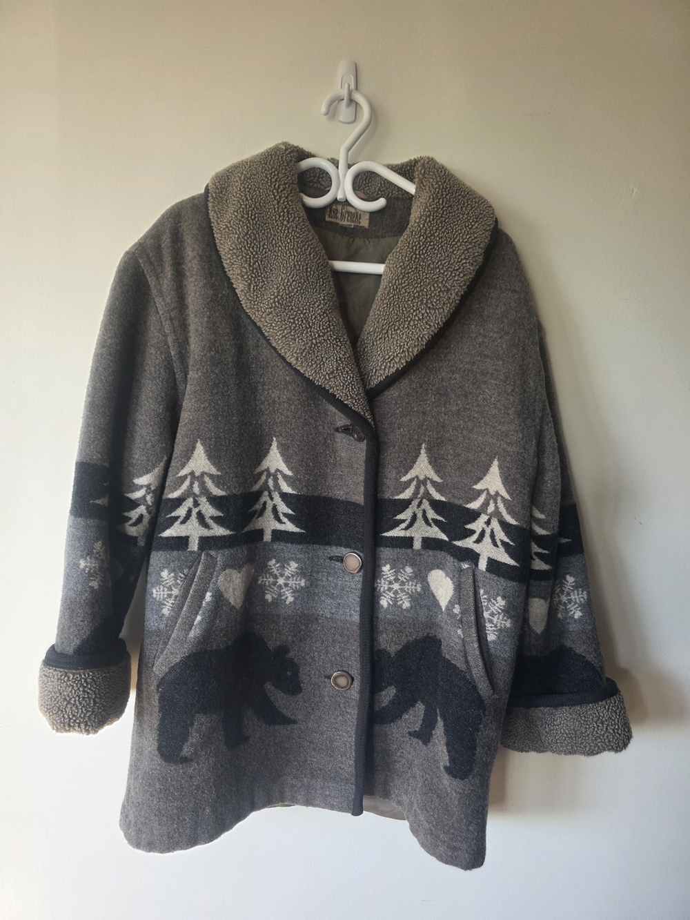 Vintage Wool Blend Cabin Coat. Bear Print With A Sherpa Collar - Picture 4 of 4